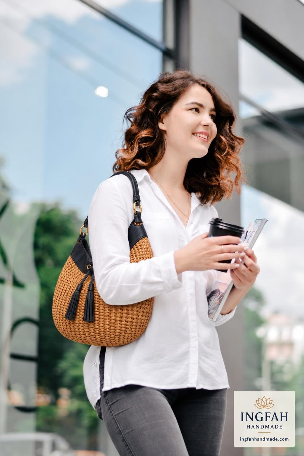 A woman in a white shirt carrying The Tide Hobo on her shoulder